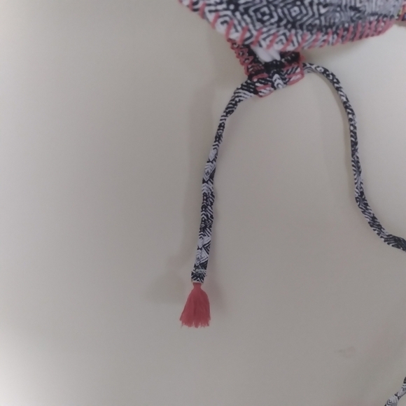 No Boundaries Black and White Embroidered Boho Tankini Top Size 1X - Picture 4 of 12